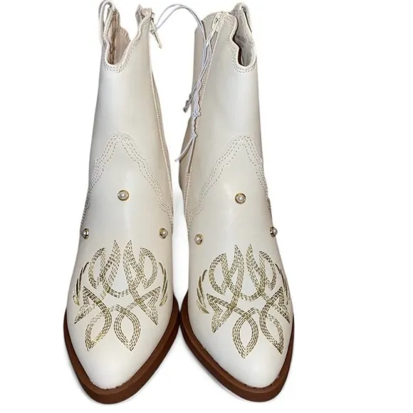 Cream/white and brown with gold and pearl details western cowboy boots 5.5. New