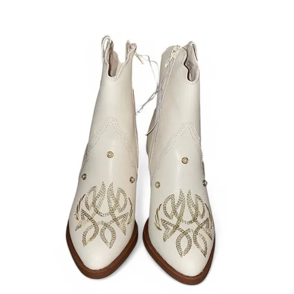 Cream/white and brown with gold and pearl details western cowboy boots 5.5. New