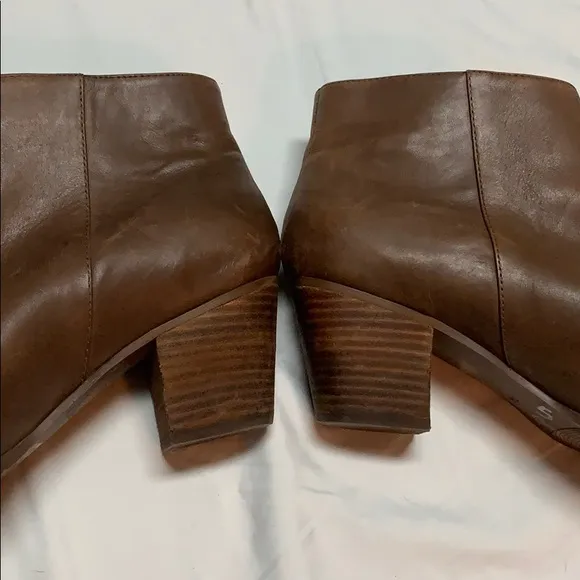 Crown Vintage brown ankle boots - size 10M
