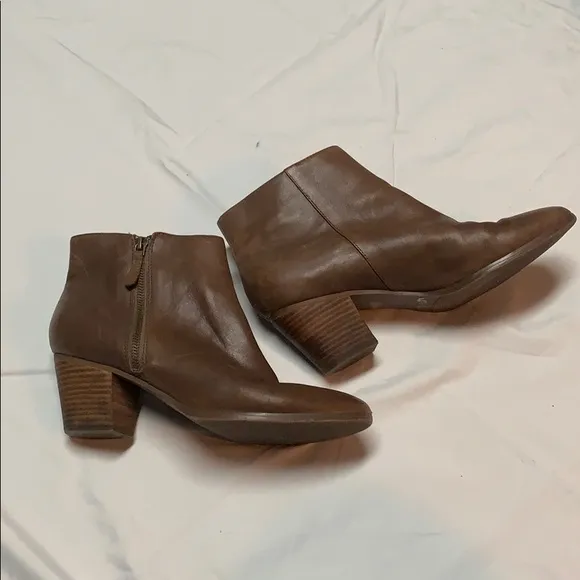 Crown Vintage brown ankle boots - size 10M