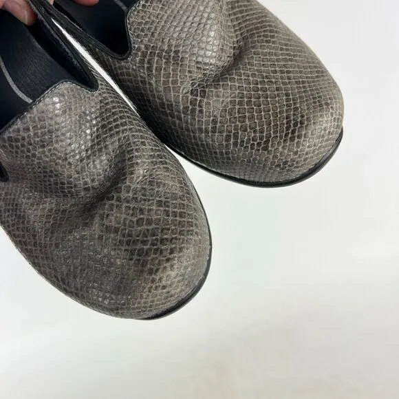 Dansko Nubuck Loafers Womens 7 Olive Gray Snakeskin Pattern Casual Slip-On Shoes