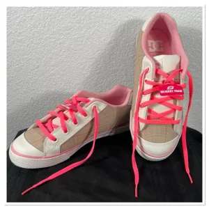 DC CHELSEA SKATEBOARD Women's Pink Plaid Sneakers Sz 7W Pink, White, Tan NWOB