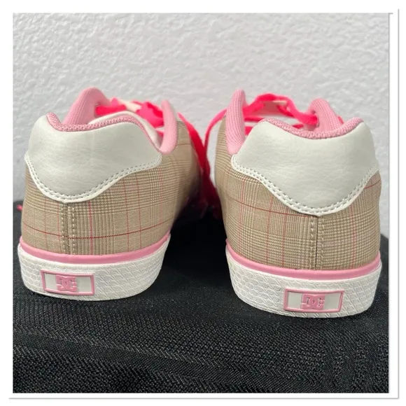 DC CHELSEA SKATEBOARD Women's Pink Plaid Sneakers Sz 7W Pink, White, Tan NWOB