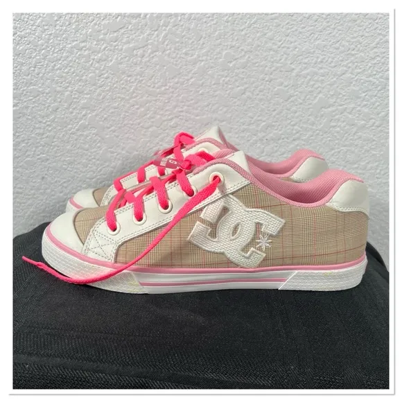 DC CHELSEA SKATEBOARD Women's Pink Plaid Sneakers Sz 7W Pink, White, Tan NWOB