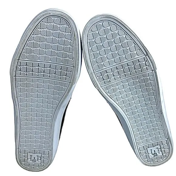 DC Shoes Skateboard Men’s Sneakers Slip On Flats Size 11 Medium Black Suede EUC