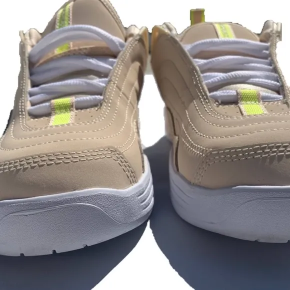 DC Williams slim unisex size 8 beige peach nubuck skateboarding shoes