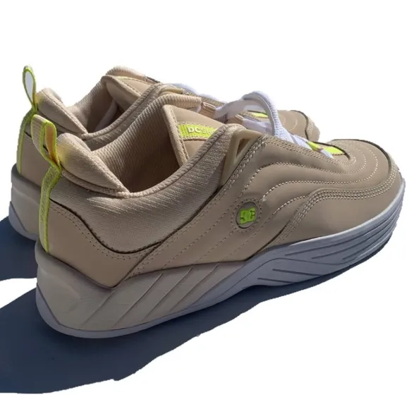 DC Williams slim unisex size 8 beige peach nubuck skateboarding shoes
