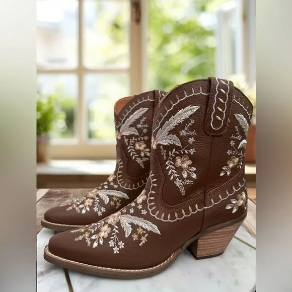 DINGO Leather Floral Embroidered Cowgirl boots Size 8