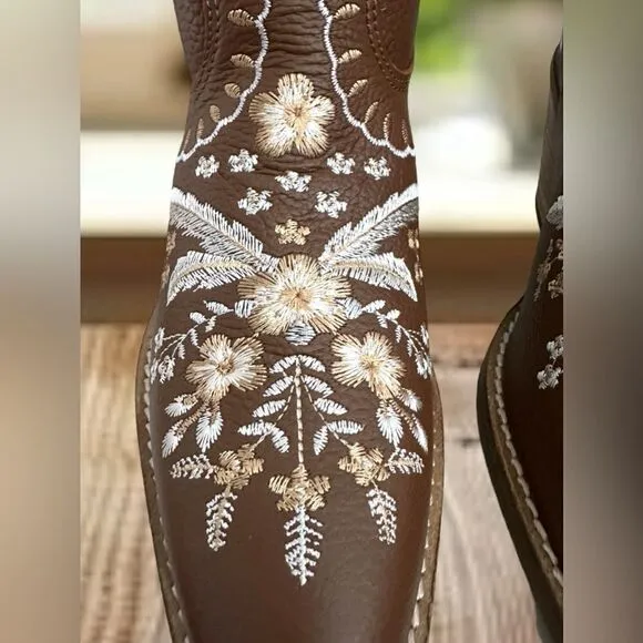 DINGO Leather Floral Embroidered Cowgirl boots Size 8