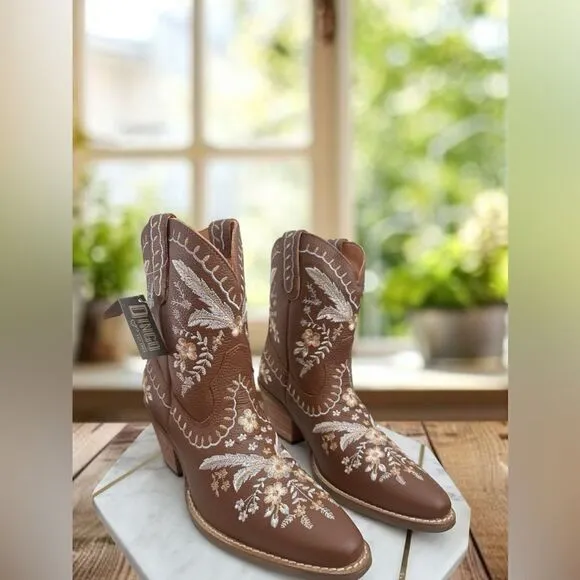 DINGO Leather Floral Embroidered Cowgirl boots Size 8