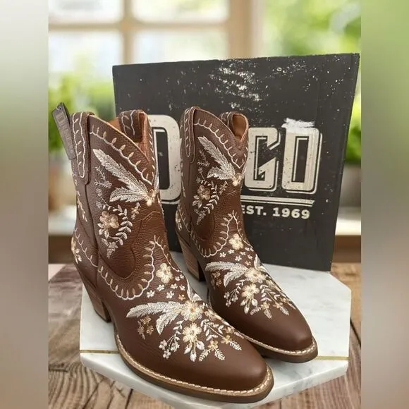 DINGO Leather Floral Embroidered Cowgirl boots Size 8