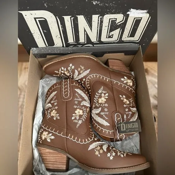 DINGO Leather Floral Embroidered Cowgirl boots Size 8