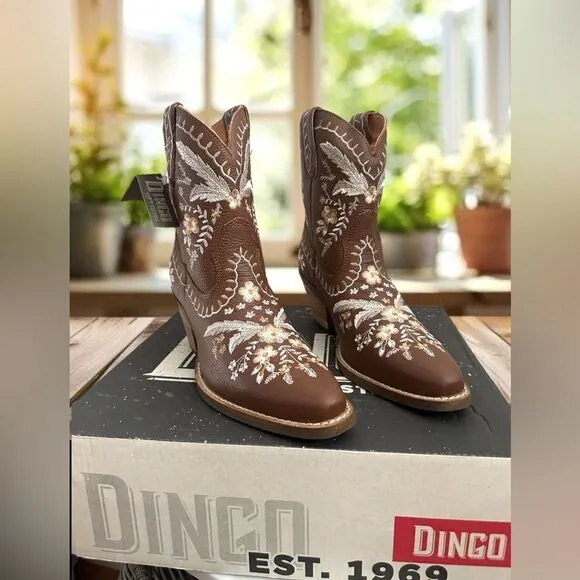 DINGO Leather Floral Embroidered Cowgirl boots Size 8