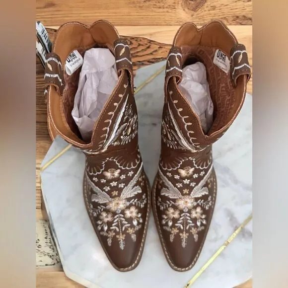 DINGO Leather Floral Embroidered Cowgirl boots Size 8