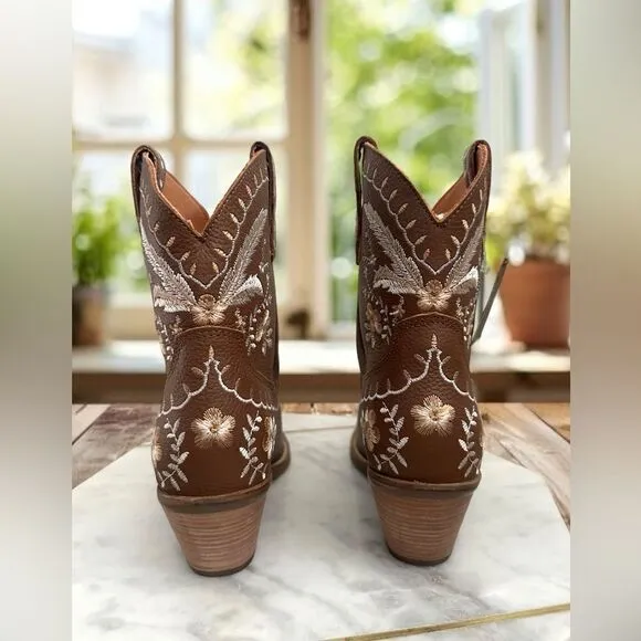 DINGO Leather Floral Embroidered Cowgirl boots Size 8