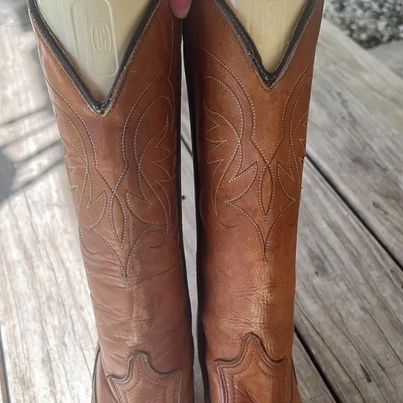 Dingo Women’s 7.5 Cowboy Boots Tan Leather Embroidered Western Tall Heeled