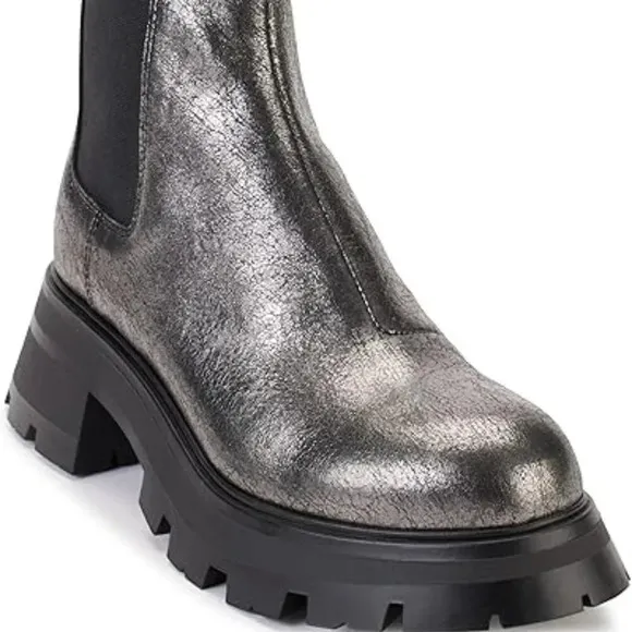 DKNY Women's Smooth Metallic Leather Combat Boot Sz: 8