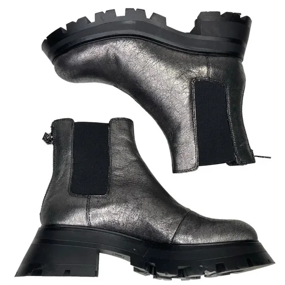 DKNY Women's Smooth Metallic Leather Combat Boot Sz: 8