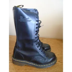 Doc Marten tall 14 hole black vintage 1914 / 59 boot US 9 woman's men's size 8