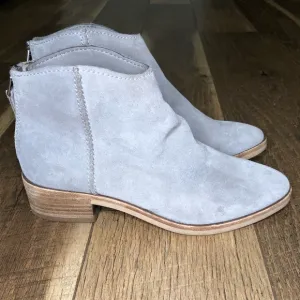 Dolce Vita Grey Cushioned Almond Toe Stacked Heel Zip Up Leather Boots Size 8