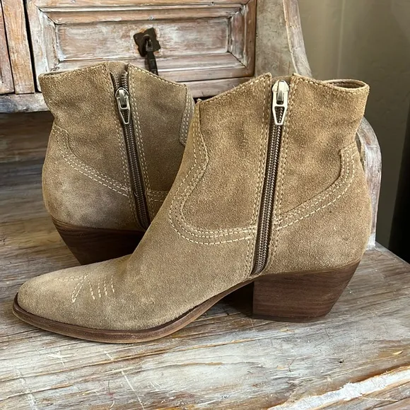 🤎Dolce Vita Silma Western Ankle Boot Bootie Size 8 Taupe Suede Leather Boho