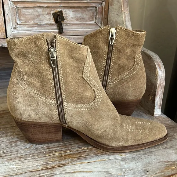 🤎Dolce Vita Silma Western Ankle Boot Bootie Size 8 Taupe Suede Leather Boho