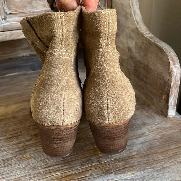 🤎Dolce Vita Silma Western Ankle Boot Bootie Size 8 Taupe Suede Leather Boho