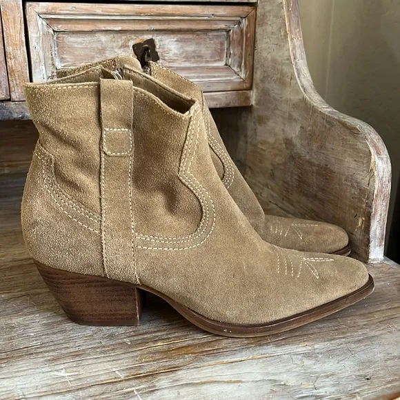 🤎Dolce Vita Silma Western Ankle Boot Bootie Size 8 Taupe Suede Leather Boho