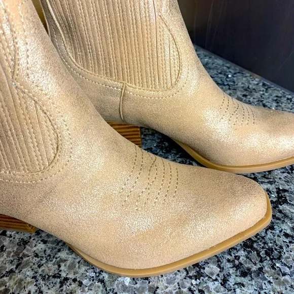 Dolce Vita Stana Rose Gold Metallic Stella Boots Size 8 New