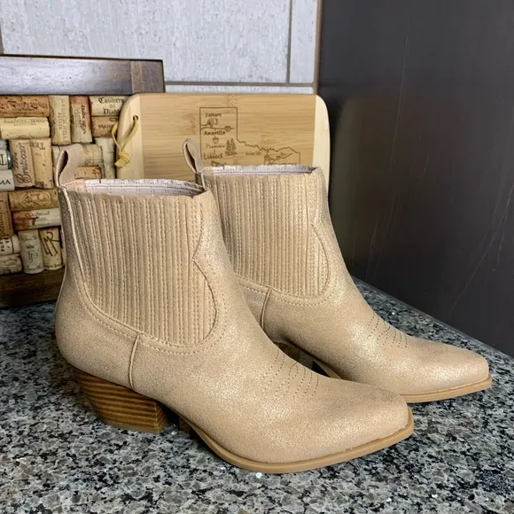 Dolce Vita Stana Rose Gold Metallic Stella Boots Size 8 New