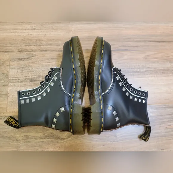 Dr. Martens 1460 STUD, size US 8