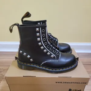 Dr. Martens 1460 STUD, size US 8