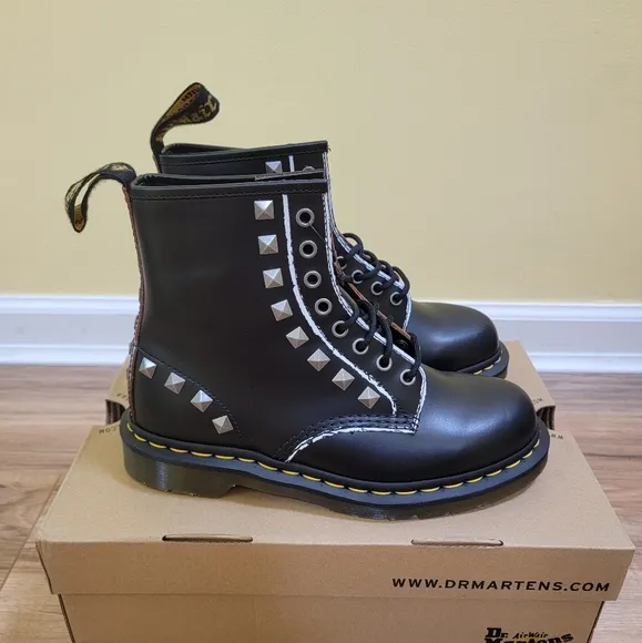 Dr. Martens 1460 STUD, size US 8