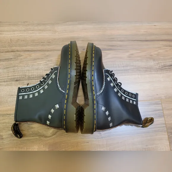 Dr. Martens 1460 STUD, size US 8