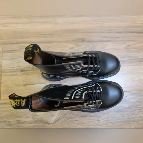 Dr. Martens 1460 STUD, size US 8