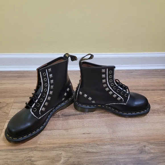 Dr. Martens 1460 STUD, size US 8