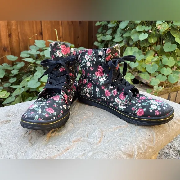 Dr. Martens Hackney Floral Canvas Lace Up Ankle Boots Women’s US Size 7, EUC
