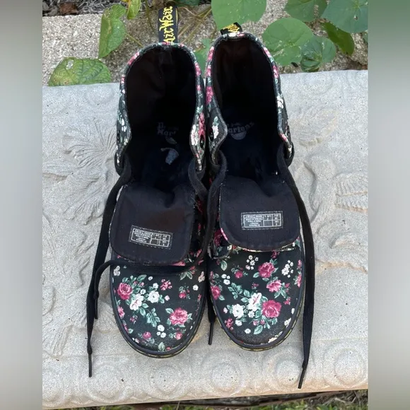 Dr. Martens Hackney Floral Canvas Lace Up Ankle Boots Women’s US Size 7, EUC