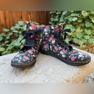 Dr. Martens Hackney Floral Canvas Lace Up Ankle Boots Women’s US Size 7, EUC
