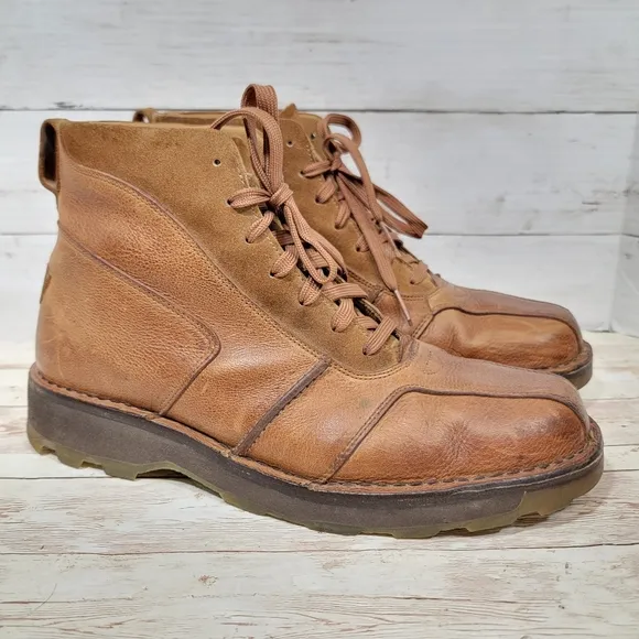 Dr. Martens Men's vintage tan leather lace-up boots