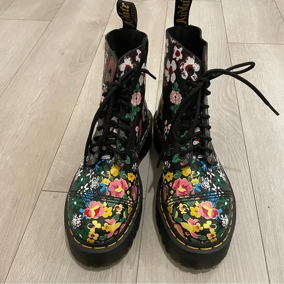 Dr. Martens SINCLAIR FLORAL MASH UP BACKHAND LEATHER PLATFORM BOOTS size 6