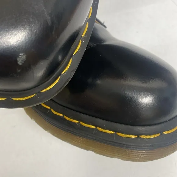 Dr. Martens The Original Leather Air Ware Lace Shoes