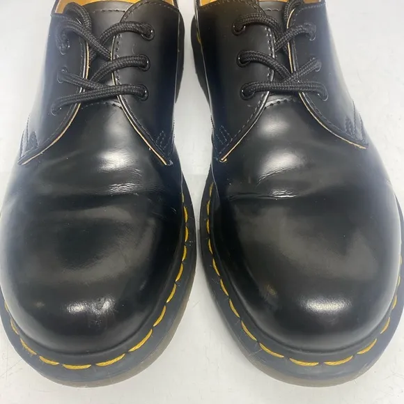 Dr. Martens The Original Leather Air Ware Lace Shoes