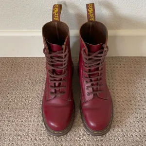Dr Martens Vintage Made In England 10 Eye 1460 Oxblood Boots UK 6 / US 8