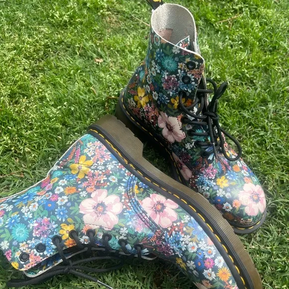 Dr.Martens Rare 90s Dark Floral Boots