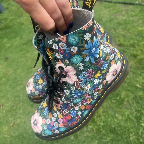 Dr.Martens Rare 90s Dark Floral Boots
