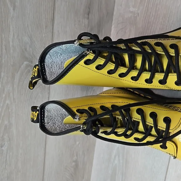 Dr.Martens Womens 1182 High Top Leather Yellow combat Chunky Tractor shoes 6