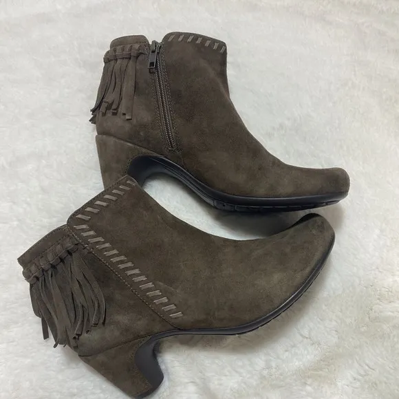 Earthies Women's Zurich Brown Fringe Suede Ankle Boots Sz 9B Festival Western