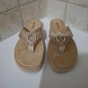 Easy Street Beige Tan Boho Sandals Size 5