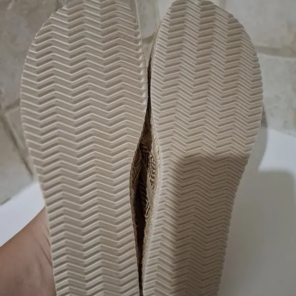 Easy Street Beige Tan Boho Sandals Size 5
